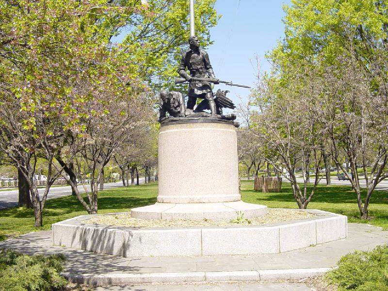 Zoom on the image : Bronx Victory Memorial